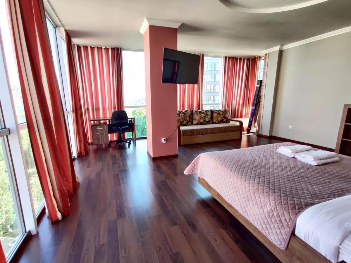 Micromegas Apartments Cernăuți Exterior foto